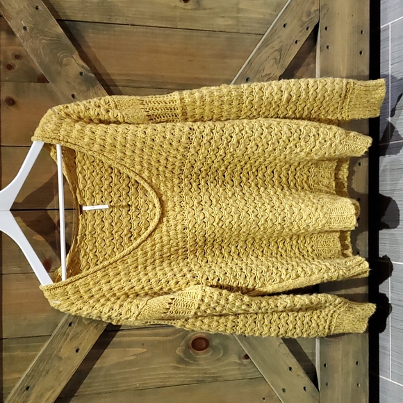 Free People Sweaters - FREE PEOPLE YELLOW LARGE KNIT SWEATER SIZE SMALL